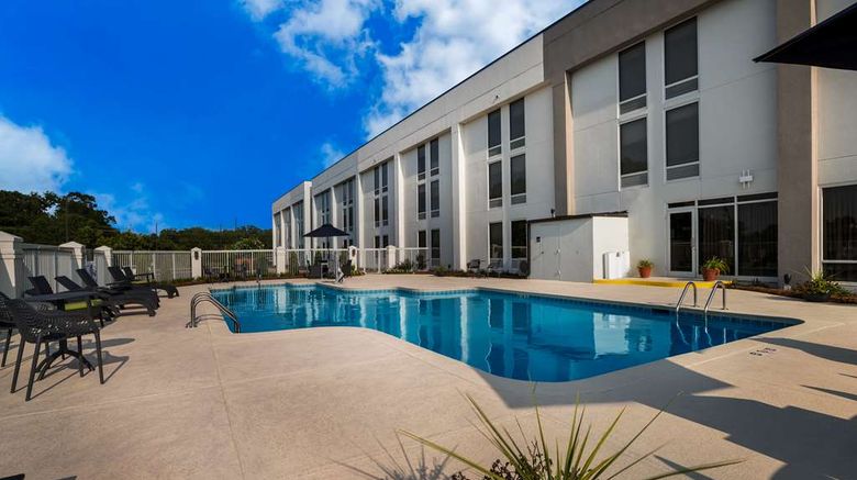 <b>Hampton Inn Gadsden Pool</b>. Images powered by <a href="https://iceportal.shijigroup.com/" title="IcePortal" target="_blank">IcePortal</a>.