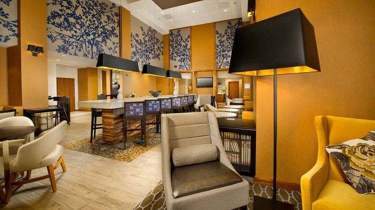 Hampton Inn & Suites Gaithersburg Lobby