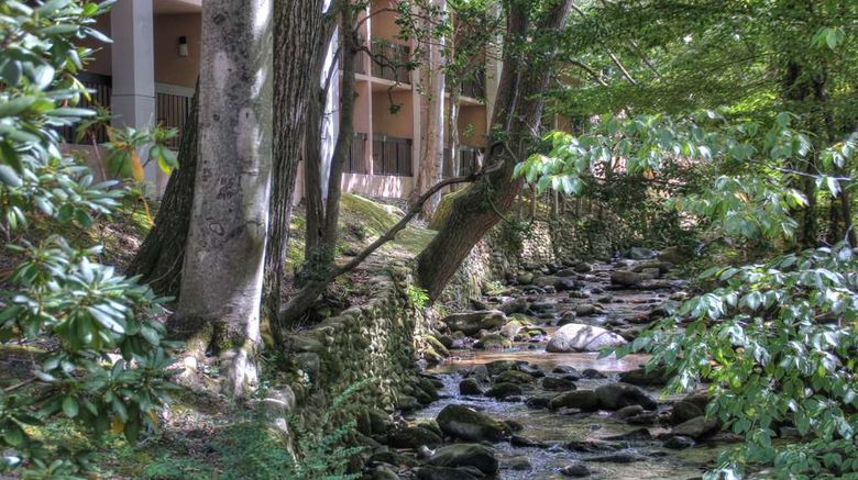 <b>Hampton Inn Gatlinburg Exterior</b>. Images powered by <a href="https://iceportal.shijigroup.com/" title="IcePortal" target="_blank">IcePortal</a>.
