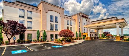 Hampton Inn Greensburg Exterior