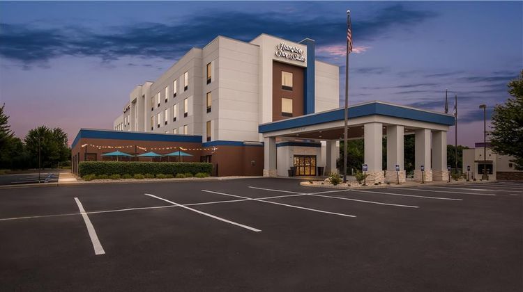 Hampton Inn & Suites Grove City Exterior