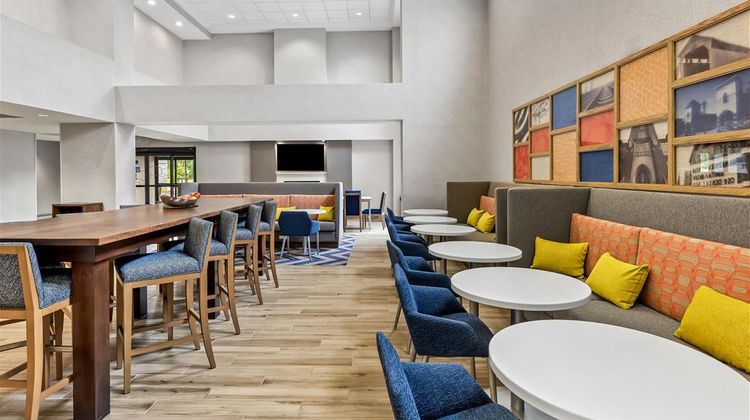 Hampton Inn & Suites Grove City Lobby