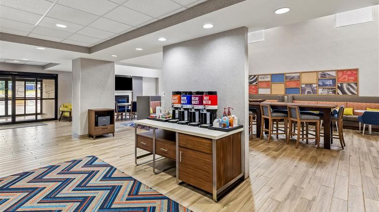Hampton Inn & Suites Grove City Lobby