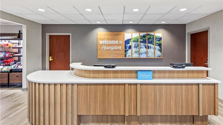<b>Hampton Inn & Suites Grove City Lobby</b>. Images powered by <a href="https://iceportal.shijigroup.com/" title="IcePortal" target="_blank">IcePortal</a>.