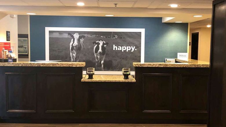 <b>Hampton Inn Gettysburg Lobby</b>. Images powered by <a href="https://iceportal.shijigroup.com/" title="IcePortal" target="_blank">IcePortal</a>.