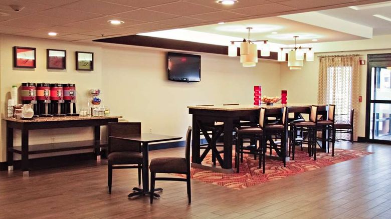 <b>Hampton Inn Gettysburg Lobby</b>. Images powered by <a href="https://iceportal.shijigroup.com/" title="IcePortal" target="_blank">IcePortal</a>.