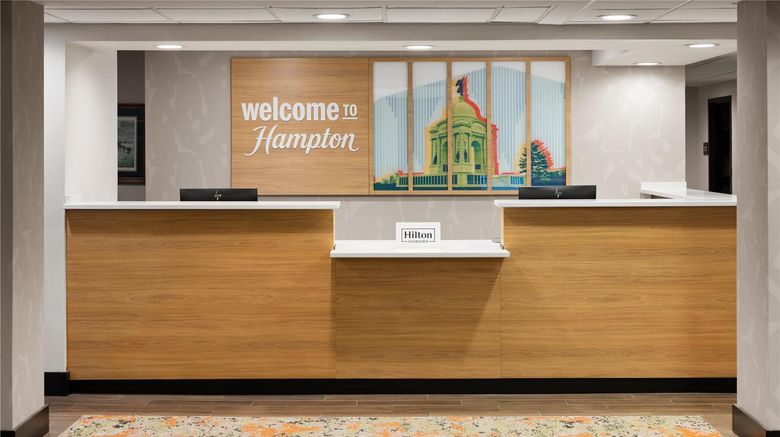 <b>Hampton Inn Gettysburg Lobby</b>. Images powered by <a href="https://iceportal.shijigroup.com/" title="IcePortal" target="_blank">IcePortal</a>.