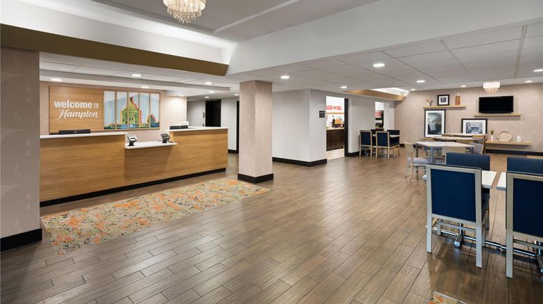 <b>Hampton Inn Gettysburg Lobby</b>. Images powered by <a href="https://iceportal.shijigroup.com/" title="IcePortal" target="_blank">IcePortal</a>.
