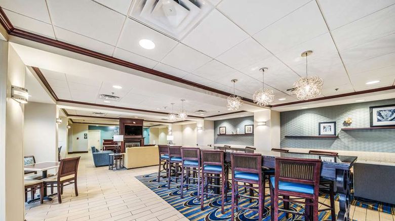 <b>Hampton Inn Greenfield Lobby</b>. Images powered by <a href="https://iceportal.shijigroup.com/" title="IcePortal" target="_blank">IcePortal</a>.