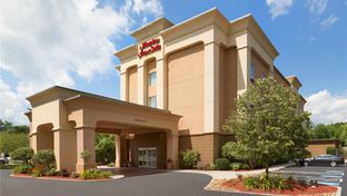 Hampton Inn & Suites Greenfield