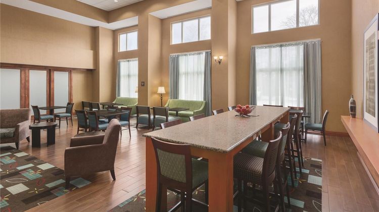 Hampton Inn & Suites Greenfield Lobby