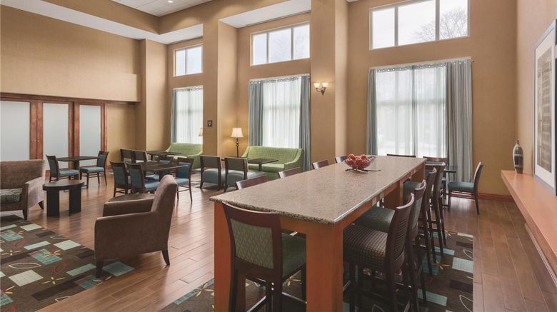 <b>Hampton Inn & Suites Greenfield Lobby</b>. Images powered by <a href="https://iceportal.shijigroup.com/" title="IcePortal" target="_blank">IcePortal</a>.