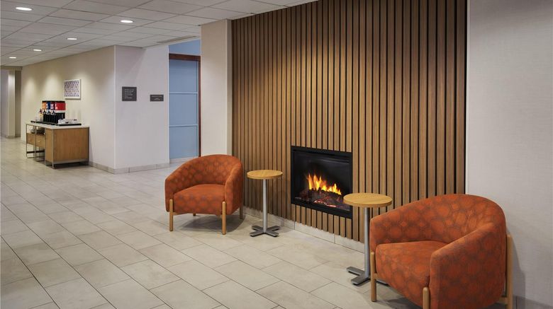<b>Hampton Inn & Suites Greenfield Lobby</b>. Images powered by <a href="https://iceportal.shijigroup.com/" title="IcePortal" target="_blank">IcePortal</a>.