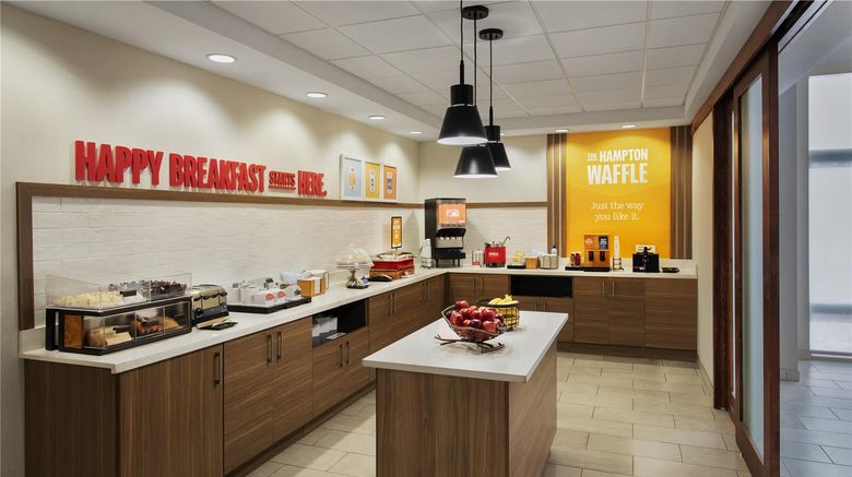 <b>Hampton Inn & Suites Greenfield Restaurant</b>. Images powered by <a href="https://iceportal.shijigroup.com/" title="IcePortal" target="_blank">IcePortal</a>.