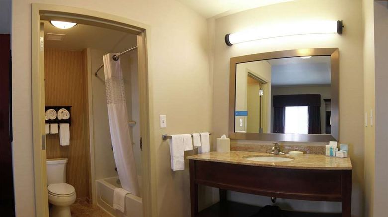 <b>Hampton Inn & Suites Grand Forks Room</b>. Images powered by <a href="https://iceportal.shijigroup.com/" title="IcePortal" target="_blank">IcePortal</a>.