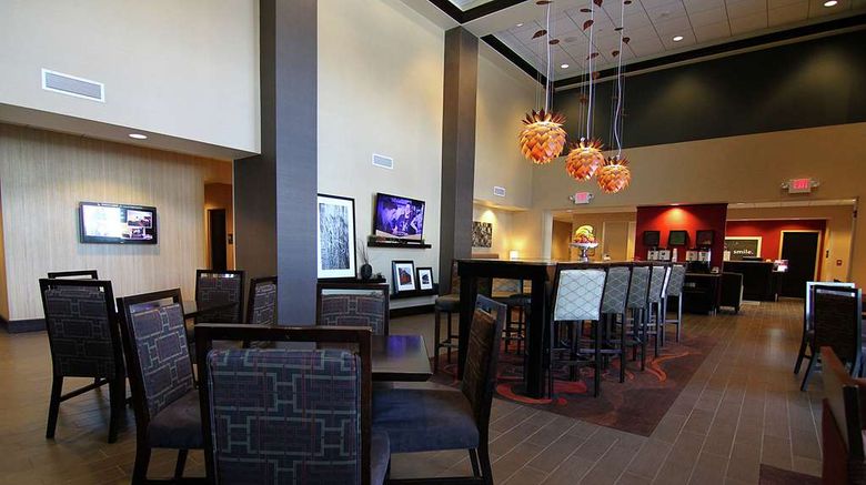 <b>Hampton Inn & Suites Grand Forks Lobby</b>. Images powered by <a href="https://iceportal.shijigroup.com/" title="IcePortal" target="_blank">IcePortal</a>.