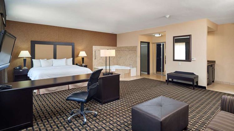 Hampton Inn & Suites Longview North Room