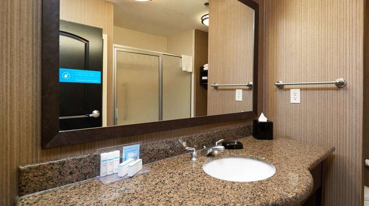 Hampton Inn & Suites Longview North Room