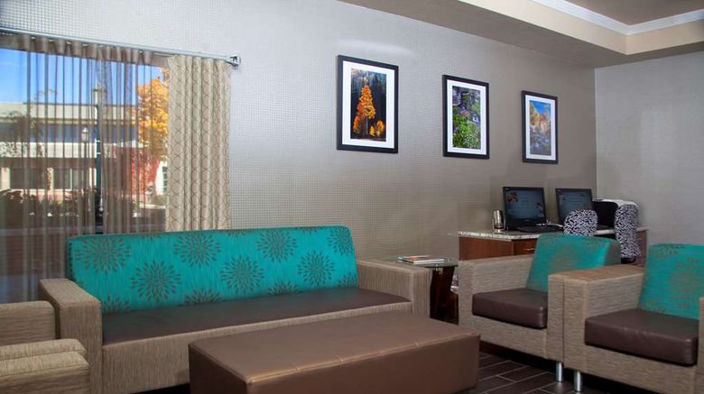 <b>Hampton Inn Lobby</b>. Images powered by <a href="https://iceportal.shijigroup.com/" title="IcePortal" target="_blank">IcePortal</a>.