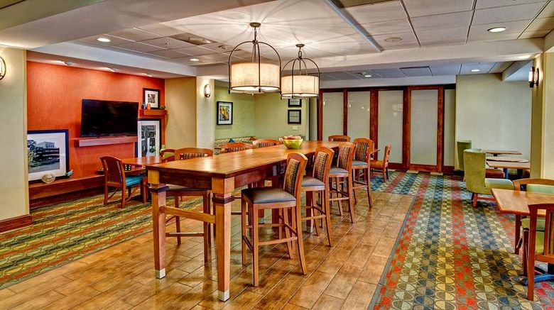 <b>Hampton Inn Greenville Lobby</b>. Images powered by <a href="https://iceportal.shijigroup.com/" title="IcePortal" target="_blank">IcePortal</a>.