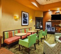 Hampton Inn Gaylord Lobby