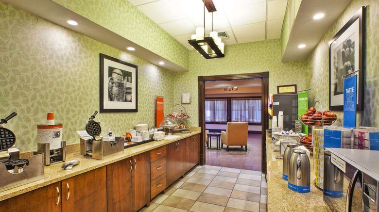 <b>Hampton Inn Gaylord Restaurant</b>. Images powered by <a href="https://iceportal.shijigroup.com/" title="IcePortal" target="_blank">IcePortal</a>.
