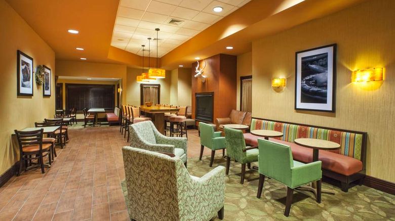 <b>Hampton Inn Gaylord Restaurant</b>. Images powered by <a href="https://iceportal.shijigroup.com/" title="IcePortal" target="_blank">IcePortal</a>.