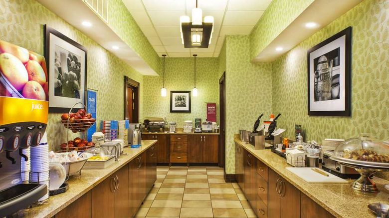 <b>Hampton Inn Gaylord Restaurant</b>. Images powered by <a href="https://iceportal.shijigroup.com/" title="IcePortal" target="_blank">IcePortal</a>.