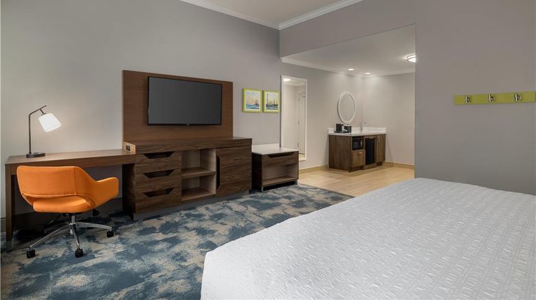 <b>Hampton Inn & Suites Galveston Room</b>. Images powered by <a href="https://iceportal.shijigroup.com/" title="IcePortal" target="_blank">IcePortal</a>.