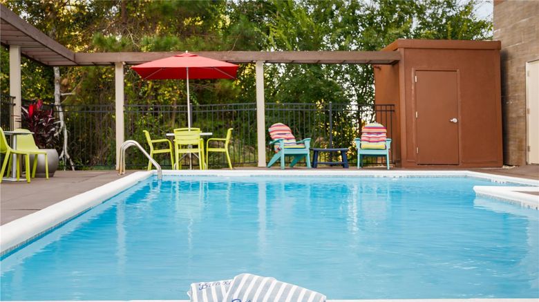 <b>Home2 Suites Biloxi N. D'Iberville Pool</b>. Images powered by <a href="https://iceportal.shijigroup.com/" title="IcePortal" target="_blank">IcePortal</a>.