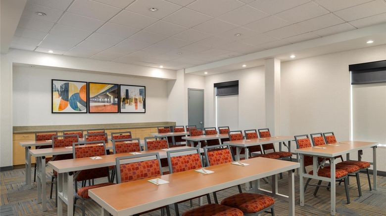 <b>Home2 Suites Biloxi N. D'Iberville Meeting</b>. Images powered by <a href="https://iceportal.shijigroup.com/" title="IcePortal" target="_blank">IcePortal</a>.