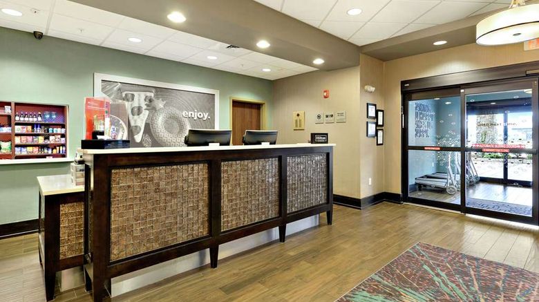<b>Hampton Inn & Suites Gulfport Lobby</b>. Images powered by <a href="https://iceportal.shijigroup.com/" title="IcePortal" target="_blank">IcePortal</a>.