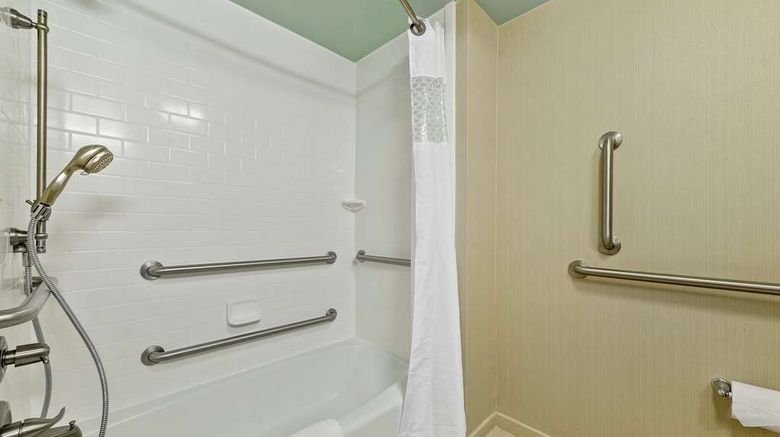 <b>Hampton Inn & Suites Gulfport Room</b>. Images powered by <a href="https://iceportal.shijigroup.com/" title="IcePortal" target="_blank">IcePortal</a>.