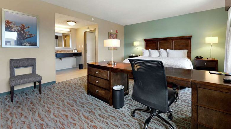 <b>Hampton Inn & Suites Gulfport Room</b>. Images powered by <a href="https://iceportal.shijigroup.com/" title="IcePortal" target="_blank">IcePortal</a>.
