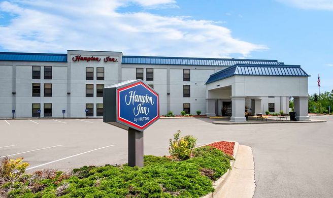 Hampton Inn Grand Rapids North Exterior