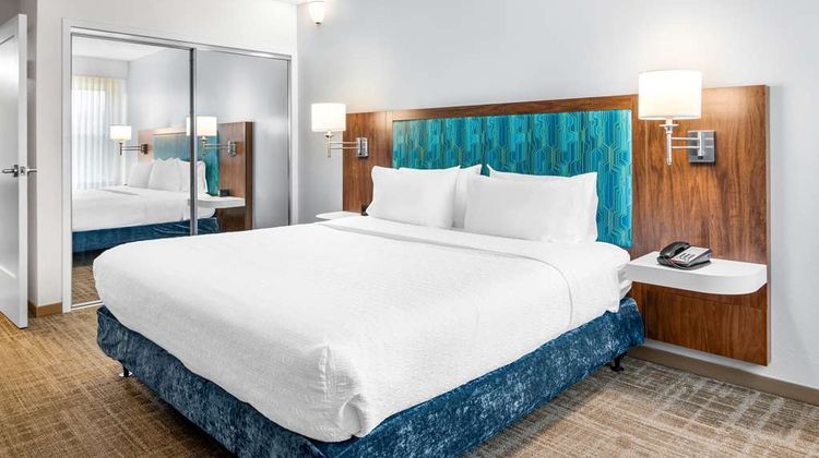 Hampton Inn Grand Rapids North Room