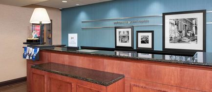 Hampton Inn & Suites-Airport 28th St Lobby