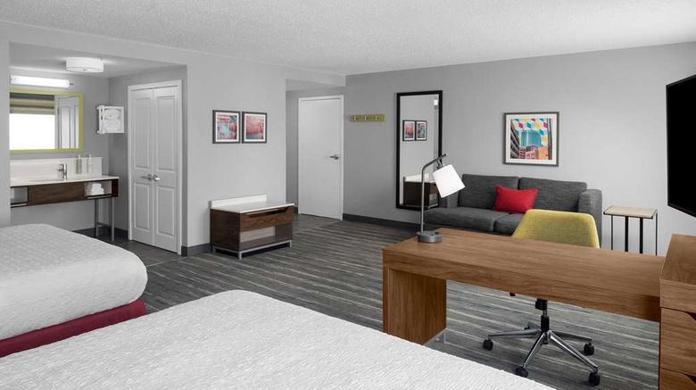 <b>Hampton Inn & Suites-Airport 28th St Room</b>. Images powered by <a href="https://iceportal.shijigroup.com/" title="IcePortal" target="_blank">IcePortal</a>.