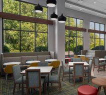 Hampton Inn & Suites-Airport 28th St Lobby