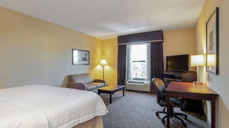 Hampton Inn & Suites Burlington Room