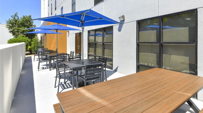 <b>Hampton Inn & Suites Burlington Exterior</b>. Images powered by <a href="https://iceportal.shijigroup.com/" title="IcePortal" target="_blank">IcePortal</a>.