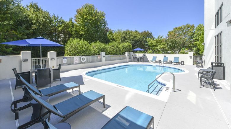 <b>Hampton Inn & Suites Burlington Pool</b>. Images powered by <a href="https://iceportal.shijigroup.com/" title="IcePortal" target="_blank">IcePortal</a>.