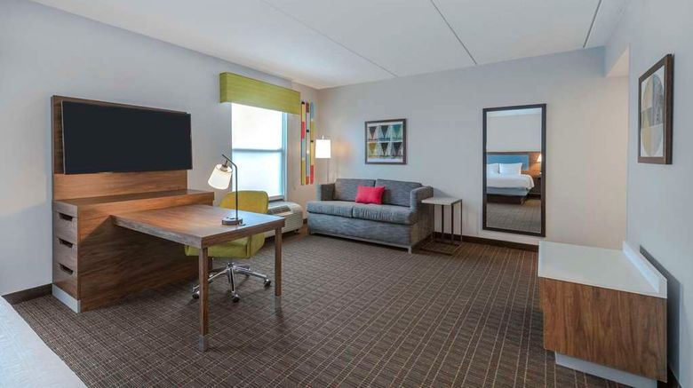 <b>Hampton Inn & Suites Burlington Room</b>. Images powered by <a href="https://iceportal.shijigroup.com/" title="IcePortal" target="_blank">IcePortal</a>.