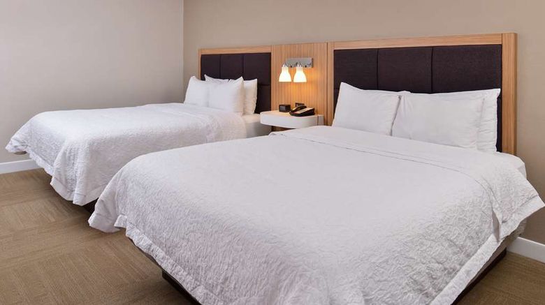 <b>Hampton Inn Greensboro East Room</b>. Images powered by <a href="https://iceportal.shijigroup.com/" title="IcePortal" target="_blank">IcePortal</a>.