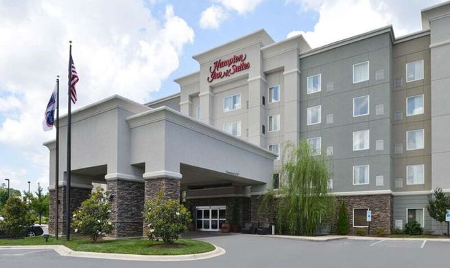 Hampton Inn & Suites Coliseum Area Exterior