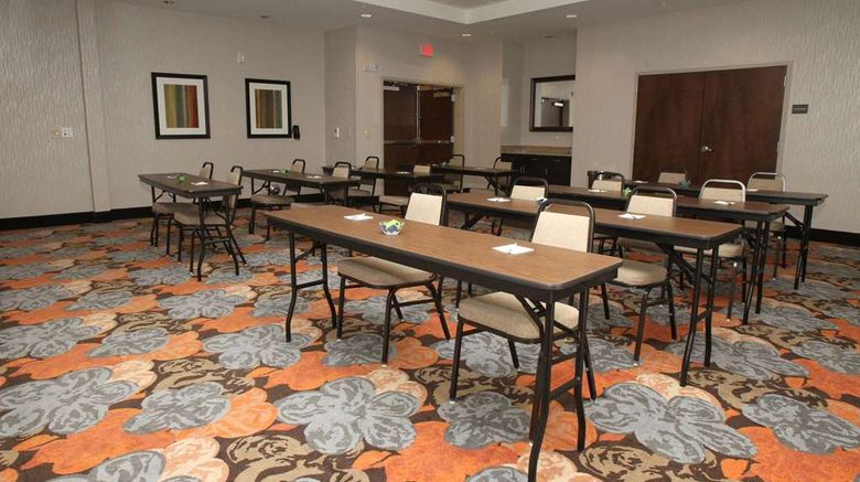<b>Hampton Inn & Suites Seneca/Clemson Meeting</b>. Images powered by <a href="https://iceportal.shijigroup.com/" title="IcePortal" target="_blank">IcePortal</a>.