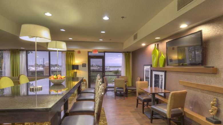 <b>Hampton Inn Georgetown-Marina Restaurant</b>. Images powered by <a href="https://iceportal.shijigroup.com/" title="IcePortal" target="_blank">IcePortal</a>.