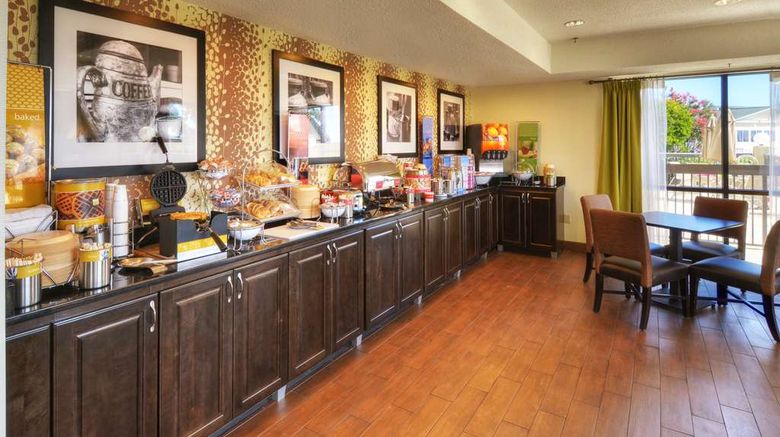 <b>Hampton Inn Georgetown-Marina Restaurant</b>. Images powered by <a href="https://iceportal.shijigroup.com/" title="IcePortal" target="_blank">IcePortal</a>.