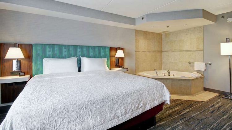 Hampton Inn & Suites by Hilton Guelph Room