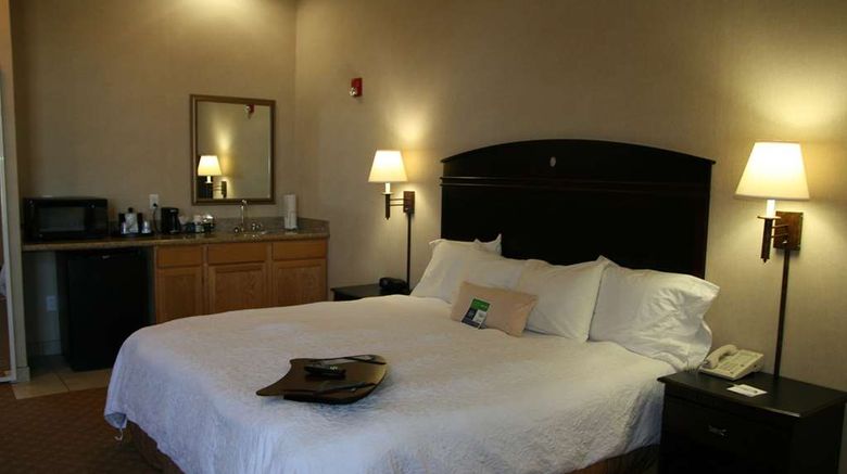 <b>Hampton Inn & Suites Gallup Room</b>. Images powered by <a href="https://iceportal.shijigroup.com/" title="IcePortal" target="_blank">IcePortal</a>.